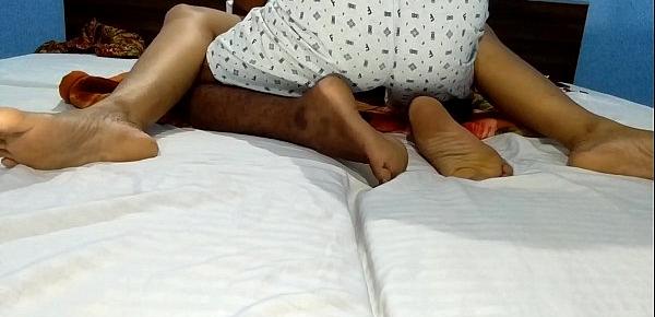  Sluty Indian Wife Enjoyed  Sex in Hotel Room with Boss